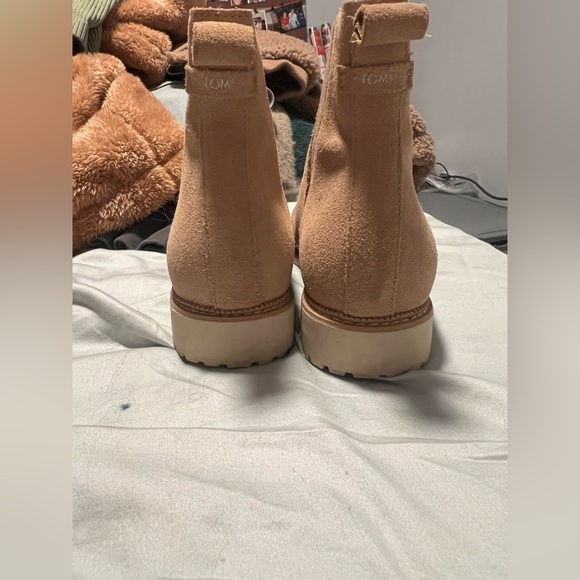 Shoes - Picture 1 of 2